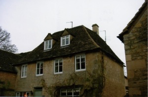 Cotswolds roof tiling company, Cotswold stone roofers repairs Swindon